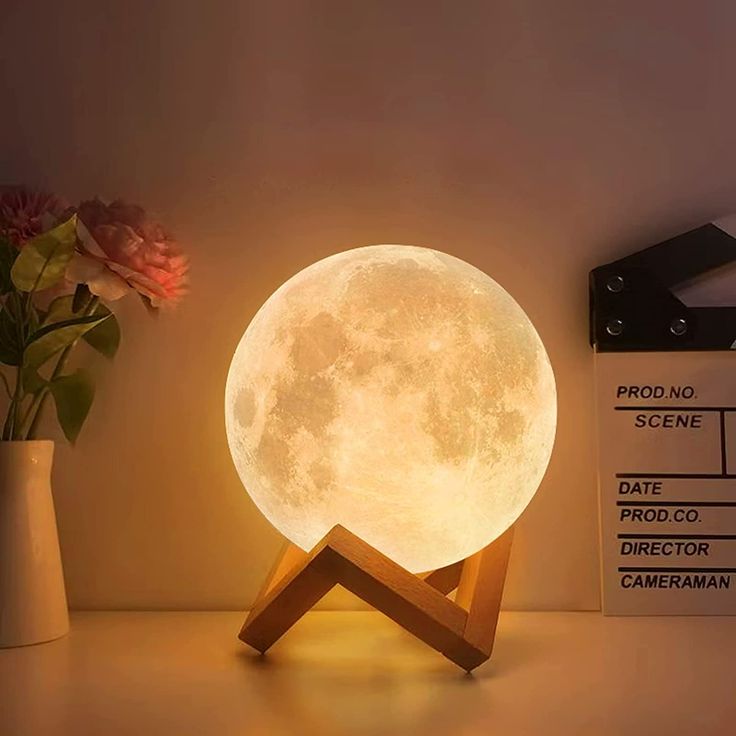 objet lampe décoratif en forme de lune